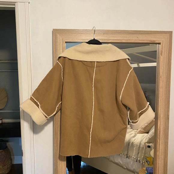 7115 By Szeki New York Sherpa lined Cape - Picture 4 of 4